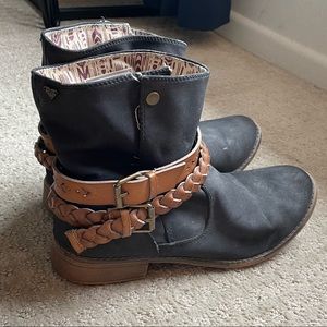 Roxy combat boots